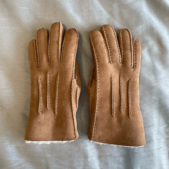 UGG Women's Tan Suede Gloves - Picture 1 of 4